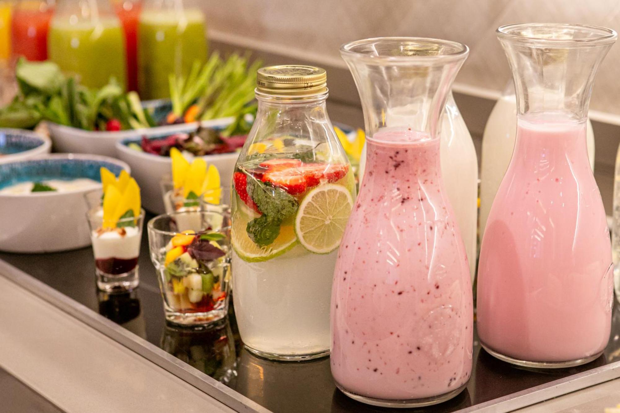 Melia Jardim Europa Hotel São Paulo Eksteriør billede A selection of fruit drinks